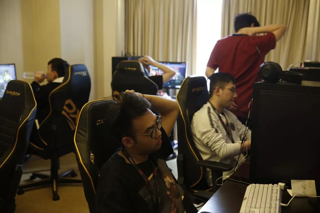 据外媒爆料，电竞豪门TSM电子竞技俱乐部将暂停旗下所有电竞战队活动，并计划出售英雄联盟战队的LCS联赛席位