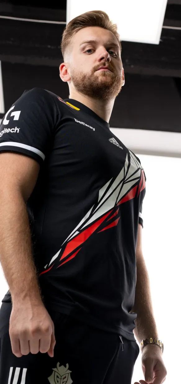 LPL全明星年度颁奖典礼： Tarzan 获得2024最佳外援奖